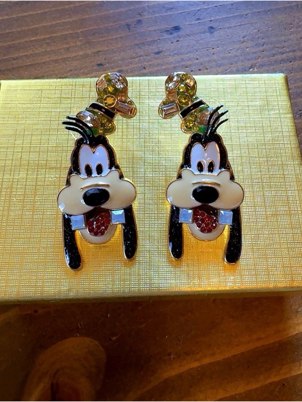 Disney x BaubleBar Goofy Statement Earrings NWOT Gold Crystal